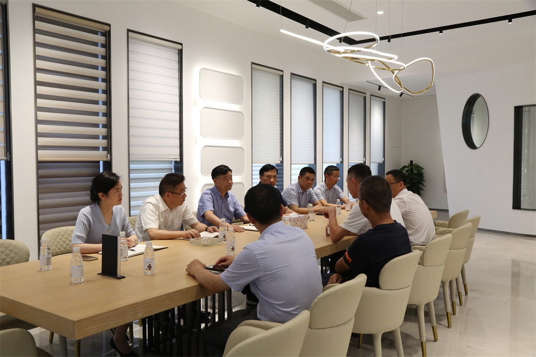 市人大常委會調(diào)研組蒞臨西大門股份調(diào)研