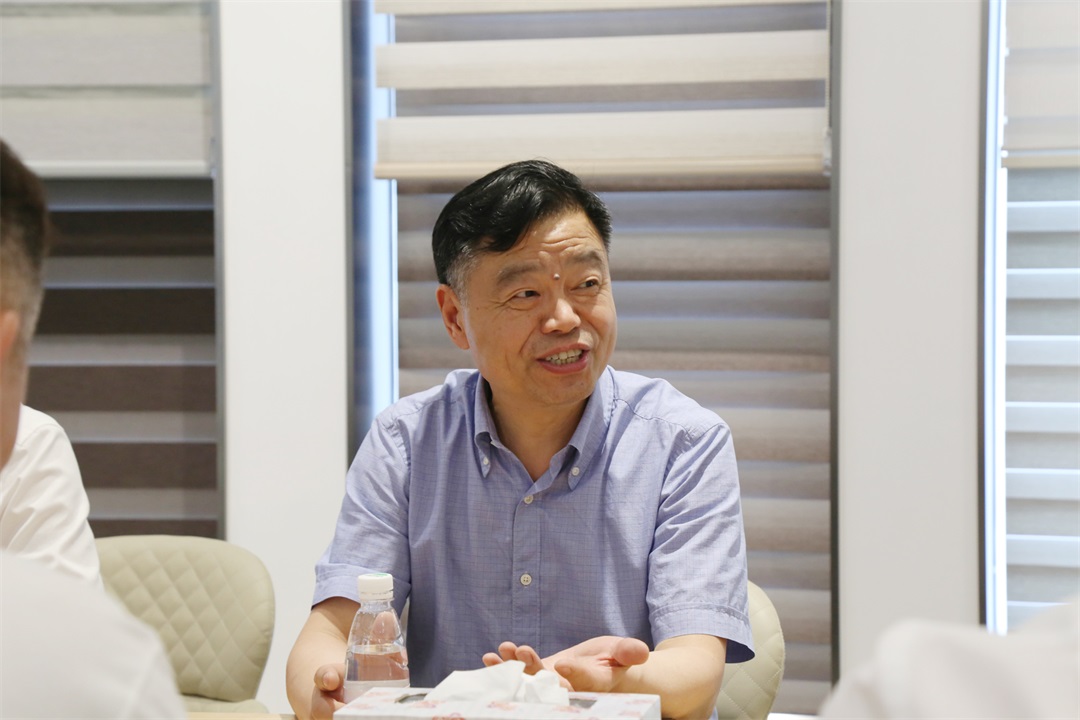 市人大常委會調(diào)研組蒞臨西大門股份調(diào)研