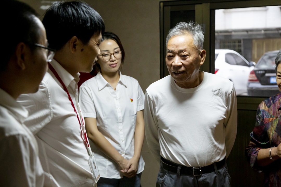 幸福相伴，情暖重陽(yáng) | 西大門(mén)走訪慰問(wèn)退休老職工